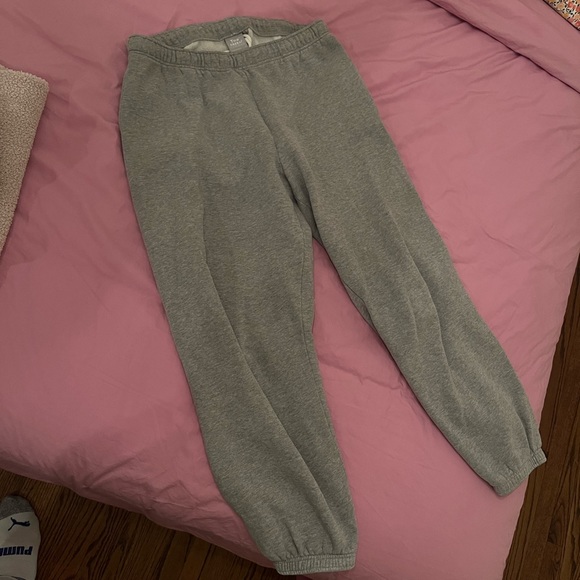 Aritzia TNA Mega Sweatpants - Picture 1 of 3